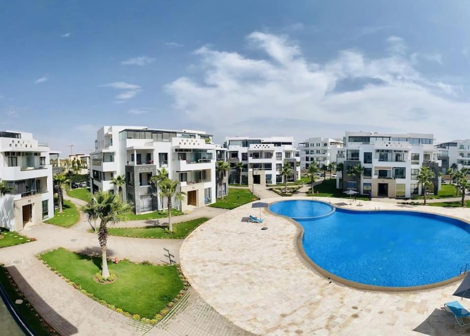 De Luxe ,piscine,parking,terrasse Apartment *